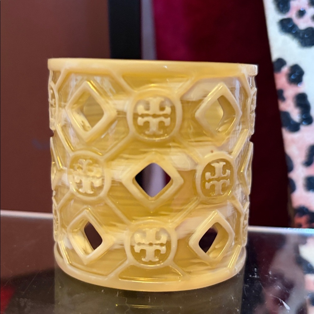 TORY BURCH HORN RESIN CREAM & BEIGE PERFERATED CUFF BRACELET